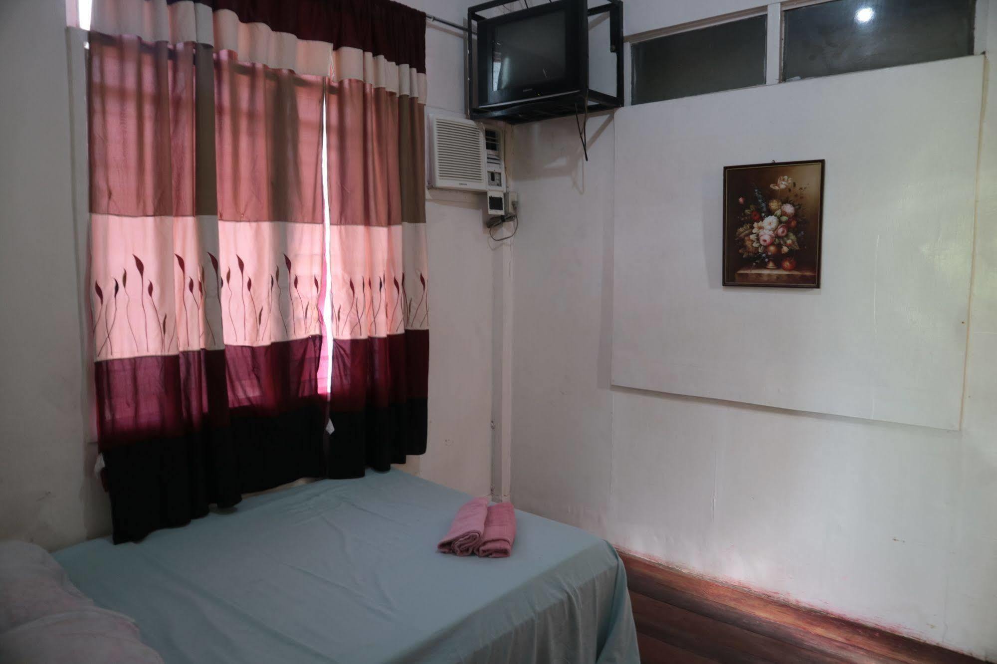 Newport Oak Pension Inn Tagbilaran Eksteriør billede