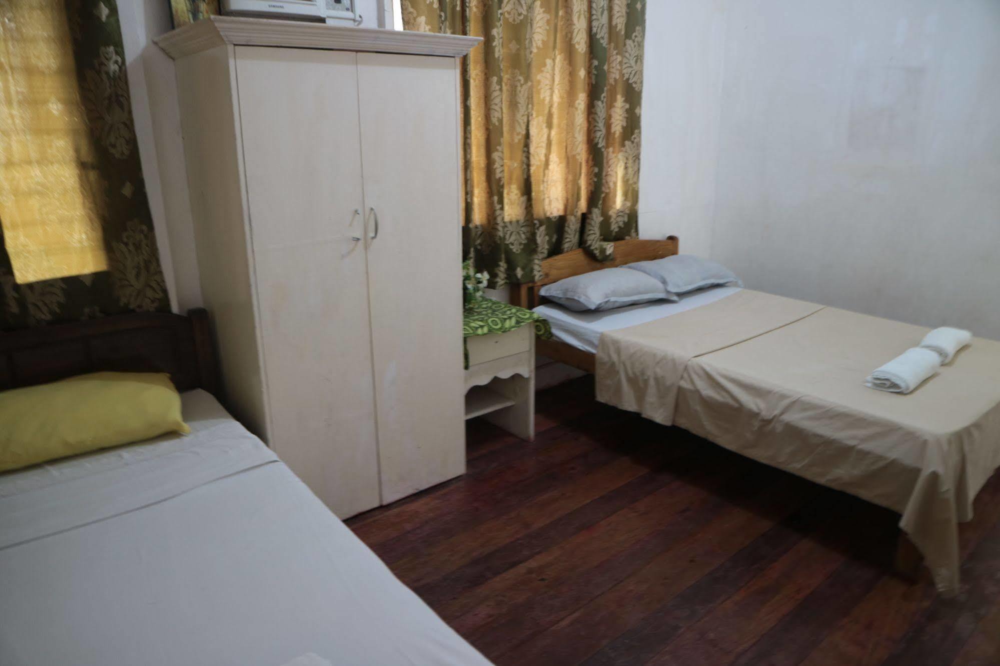 Newport Oak Pension Inn Tagbilaran Eksteriør billede
